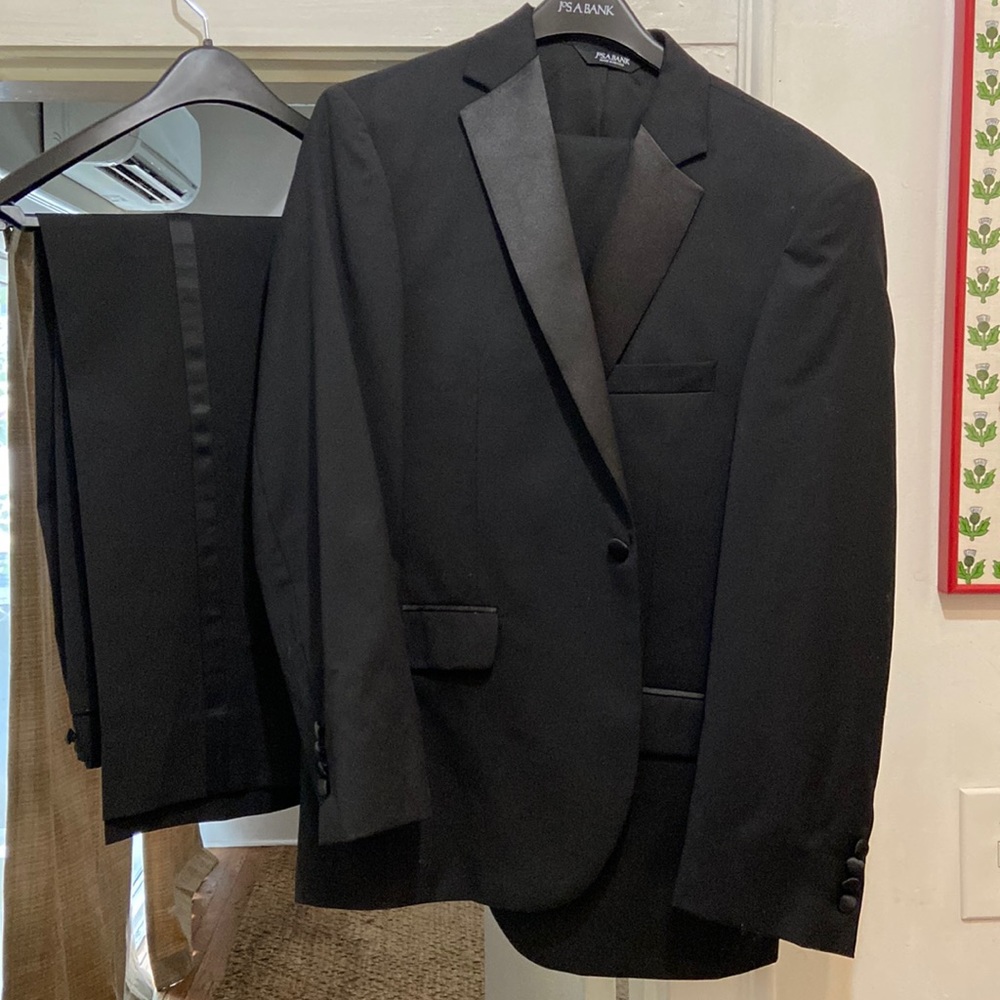Jos A Bank Traveler Tuxedo. Regular price: $795 41 Reg Coat. 34 Waist slacks x 2